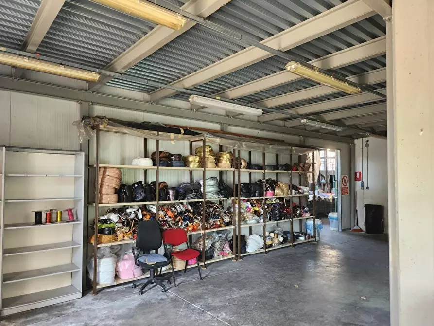 Immagine 23 di Attività artigianale in vendita  a Capannori