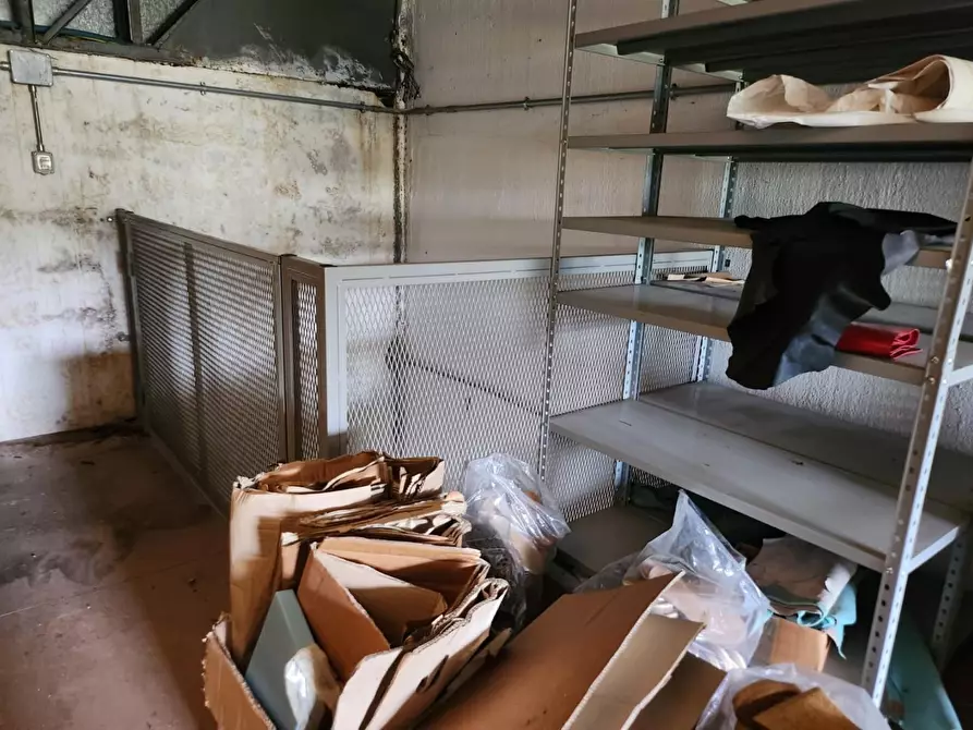 Immagine 13 di Attività artigianale in vendita  a Capannori