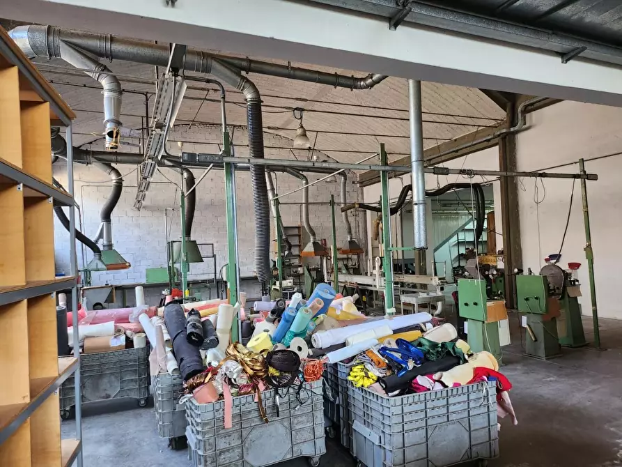 Immagine 7 di Attività artigianale in vendita  a Capannori