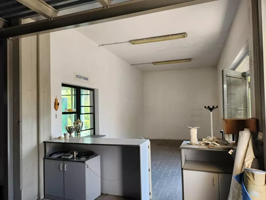 Immagine 5 di Attività artigianale in vendita  a Capannori