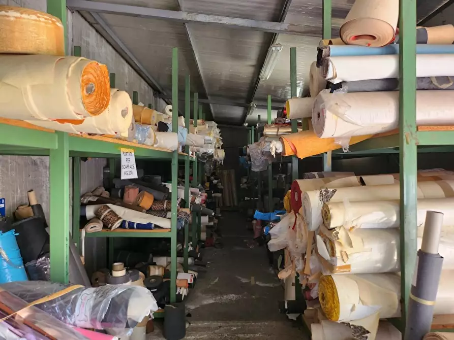 Immagine 2 di Attività artigianale in vendita  a Capannori