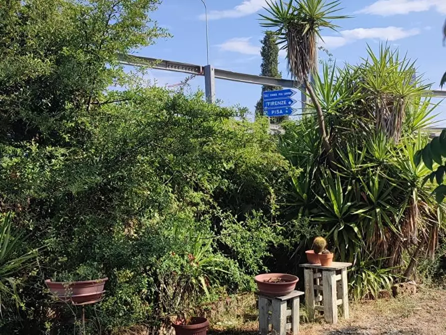 Immagine 2 di Locale commerciale in vendita  a Crespina Lorenzana