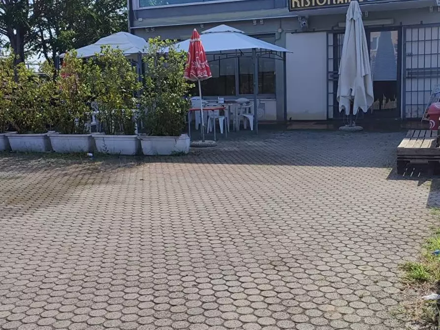 Immagine 8 di Locale commerciale in vendita  a Crespina Lorenzana