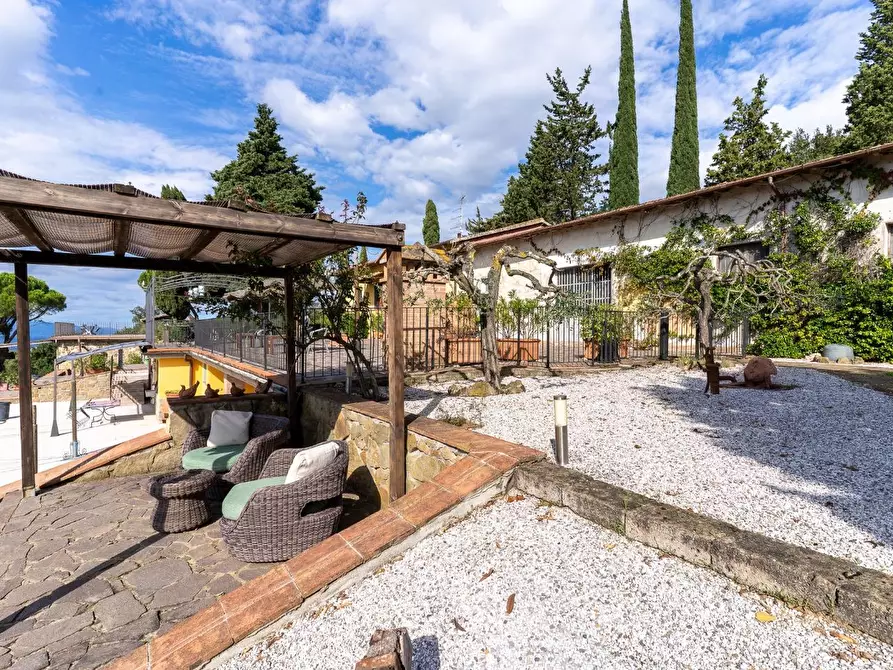 Immagine 85 di Casa colonica in vendita  a Capraia E Limite