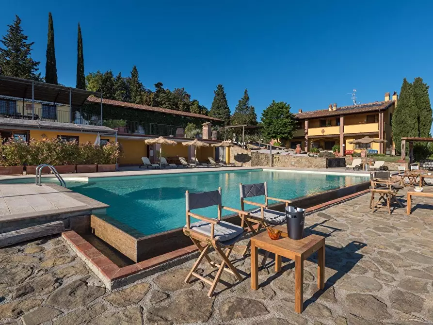 Immagine 3 di Casa colonica in vendita  a Capraia E Limite