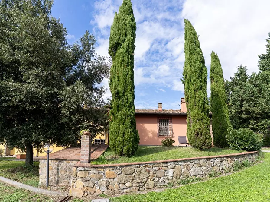 Immagine 19 di Casa colonica in vendita  a Capraia E Limite