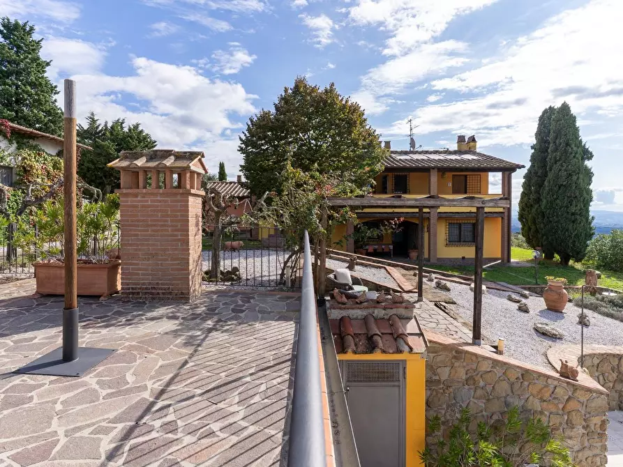 Immagine 59 di Casa colonica in vendita  a Capraia E Limite