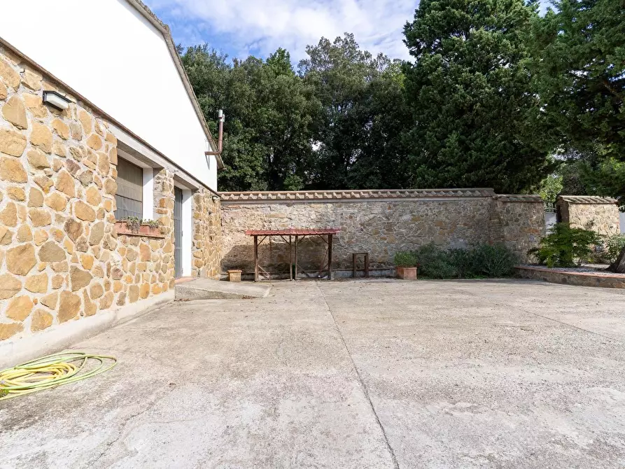 Immagine 43 di Casa colonica in vendita  a Capraia E Limite