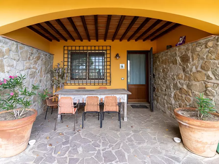 Immagine 26 di Casa colonica in vendita  a Capraia E Limite