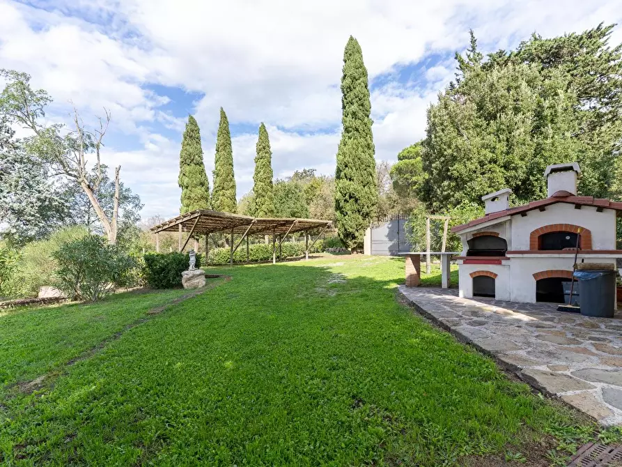 Immagine 60 di Casa colonica in vendita  a Capraia E Limite