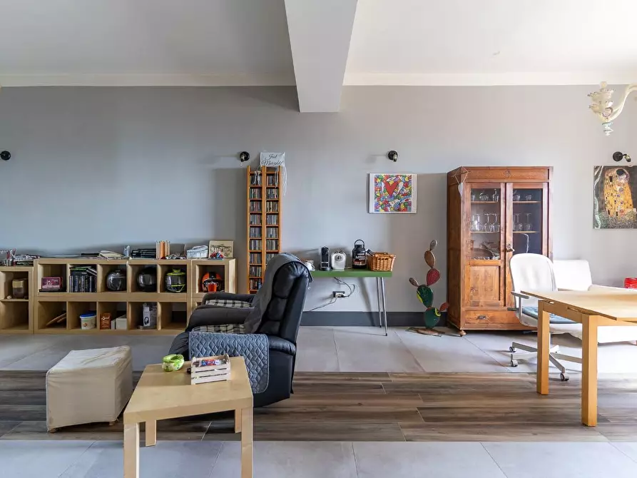 Immagine 70 di Casa colonica in vendita  a Capraia E Limite