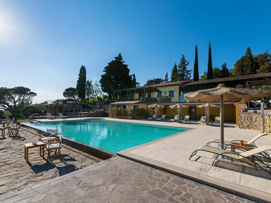 Immagine 9 di Casa colonica in vendita  a Capraia E Limite