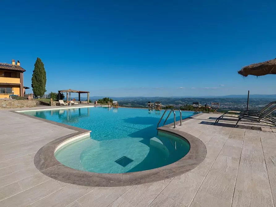 Immagine 8 di Casa colonica in vendita  a Capraia E Limite