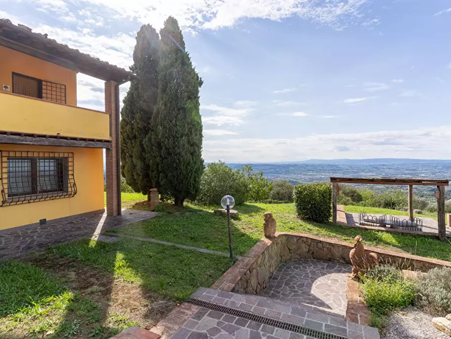 Immagine 25 di Casa colonica in vendita  a Capraia E Limite