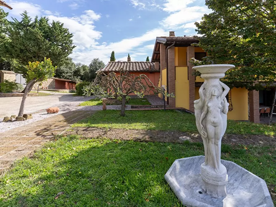 Immagine 49 di Casa colonica in vendita  a Capraia E Limite