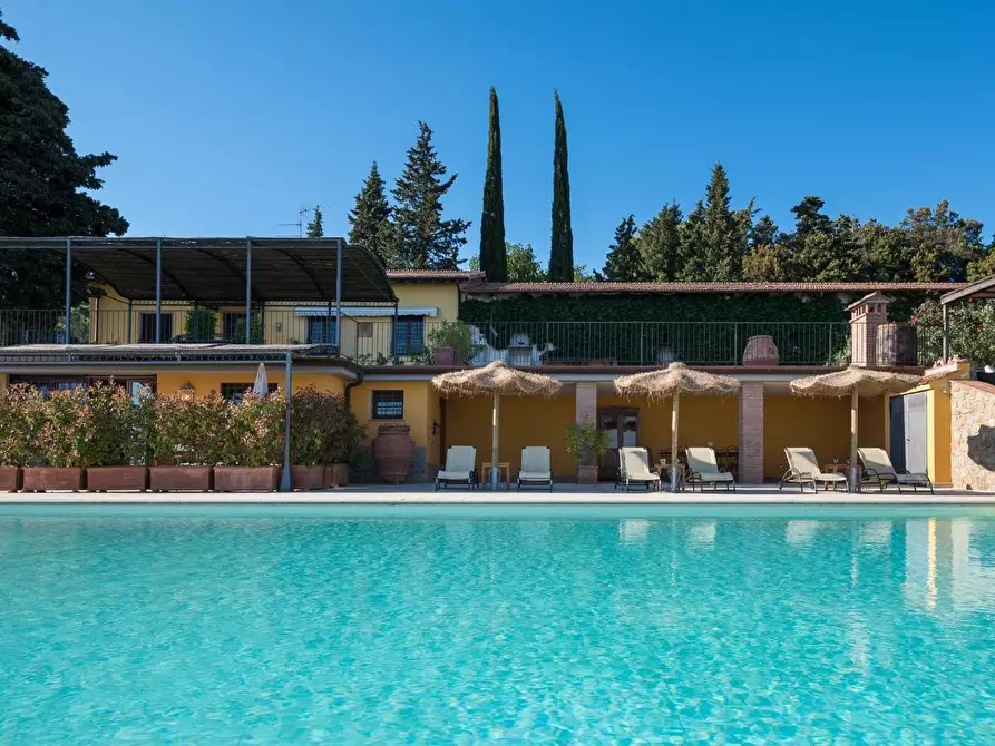 Immagine 1 di Casa colonica in vendita  a Capraia E Limite