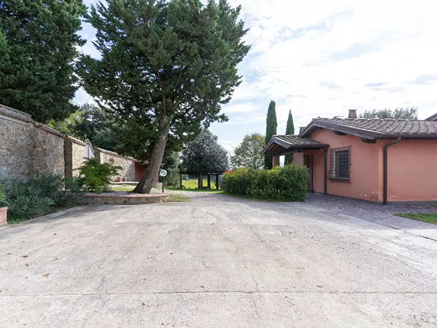 Immagine 44 di Casa colonica in vendita  a Capraia E Limite