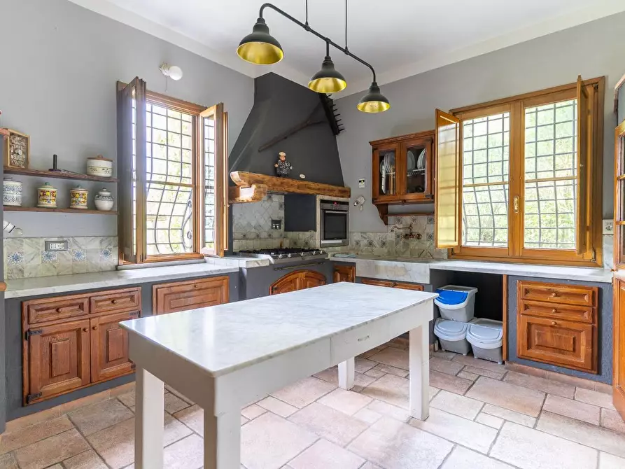 Immagine 78 di Casa colonica in vendita  a Capraia E Limite