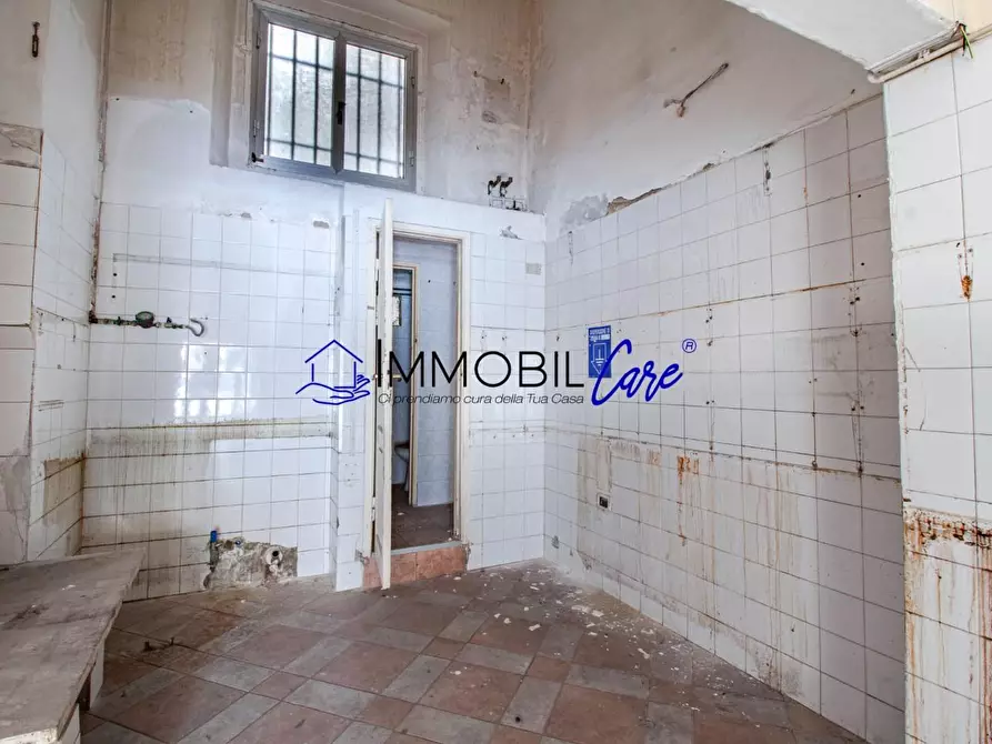 Immagine 5 di Locale commerciale in affitto  a Livorno