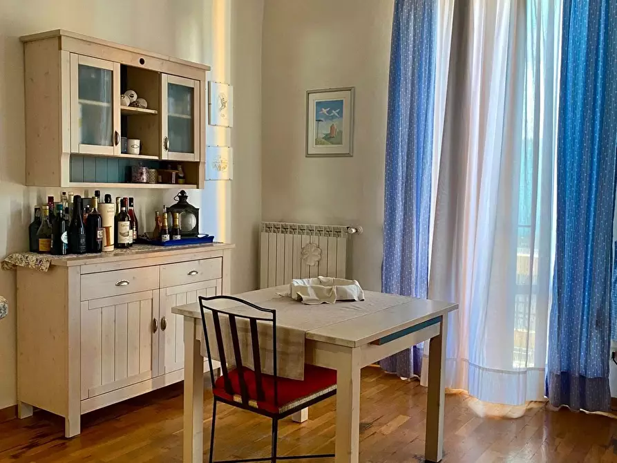 Immagine 1 di Appartamento in vendita  a Viareggio