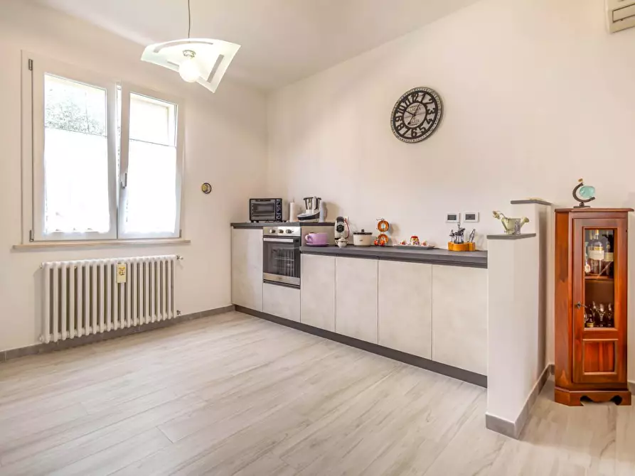 Immagine 9 di Casa semindipendente in vendita  a Cascina