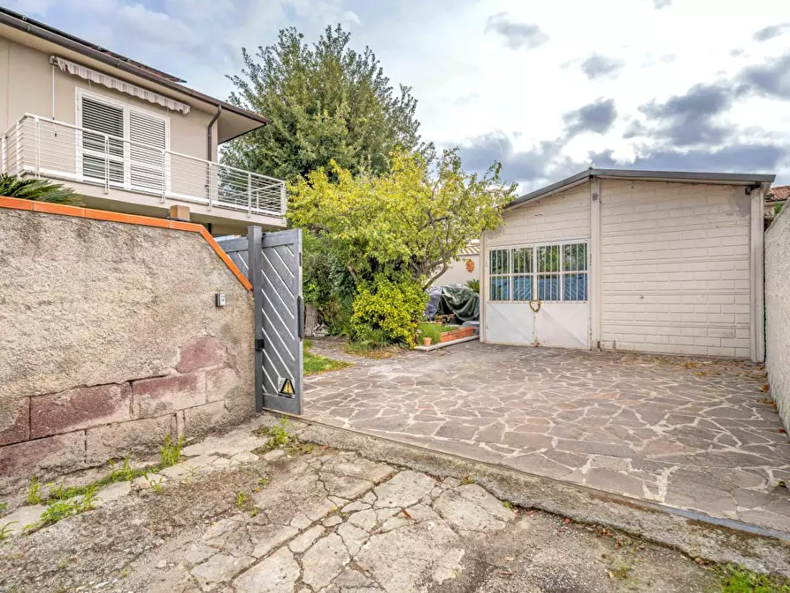 Immagine 23 di Casa semindipendente in vendita  a Cascina