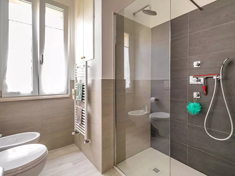 Immagine 19 di Casa semindipendente in vendita  a Cascina