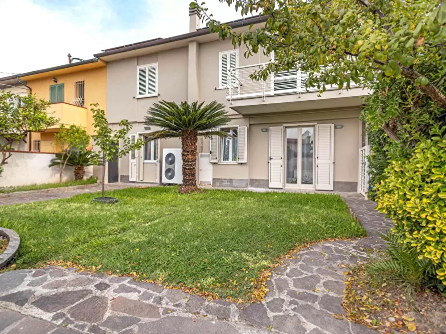 Immagine 22 di Casa semindipendente in vendita  a Cascina