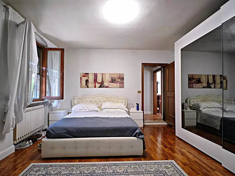 Immagine 18 di Villa in vendita  a San Giuliano Terme