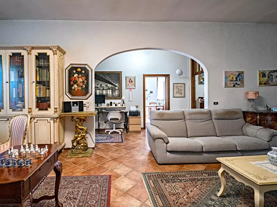 Immagine 3 di Villa in vendita  a San Giuliano Terme