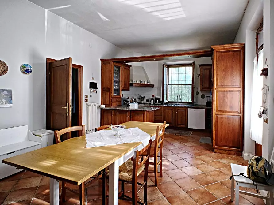 Immagine 5 di Villa in vendita  a San Giuliano Terme