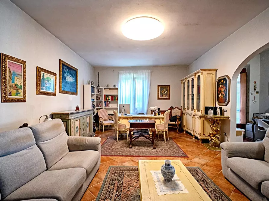 Immagine 2 di Villa in vendita  a San Giuliano Terme