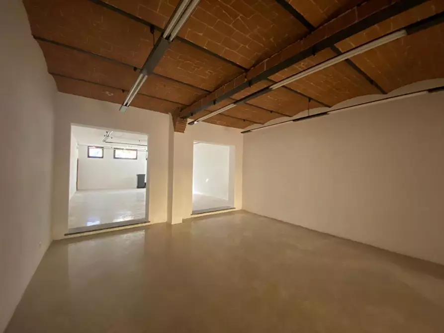 Immagine 6 di Locale commerciale in affitto  a Cascina