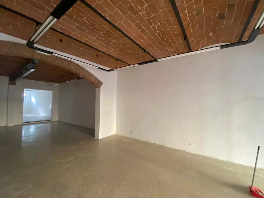 Immagine 5 di Locale commerciale in affitto  a Cascina