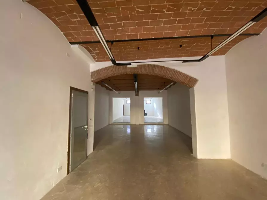 Immagine 4 di Locale commerciale in affitto  a Cascina