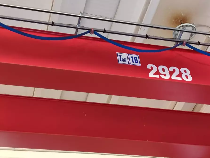 Immagine 3 di Attività artigianale in affitto  a Massa