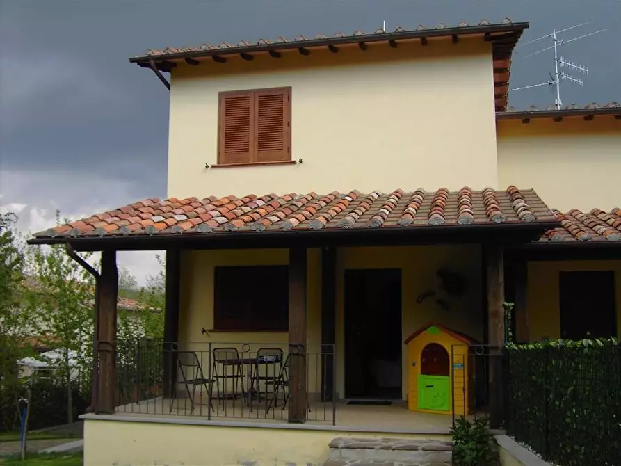 Immagine 1 di Villa in vendita  a Santa Fiora