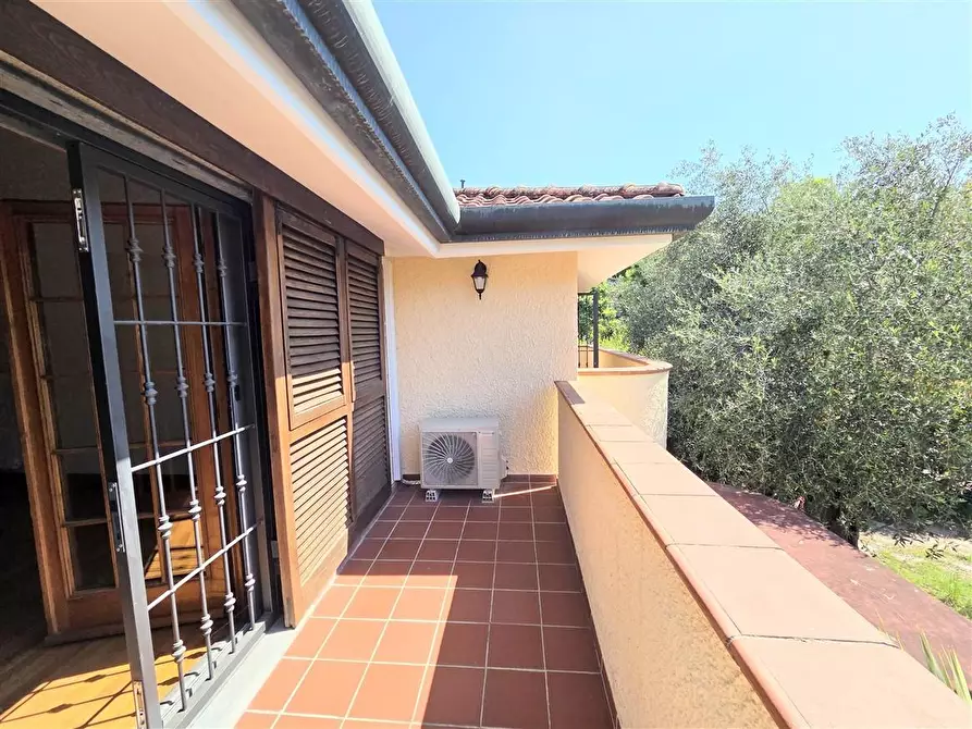 Immagine 39 di Villa in vendita  a Massa