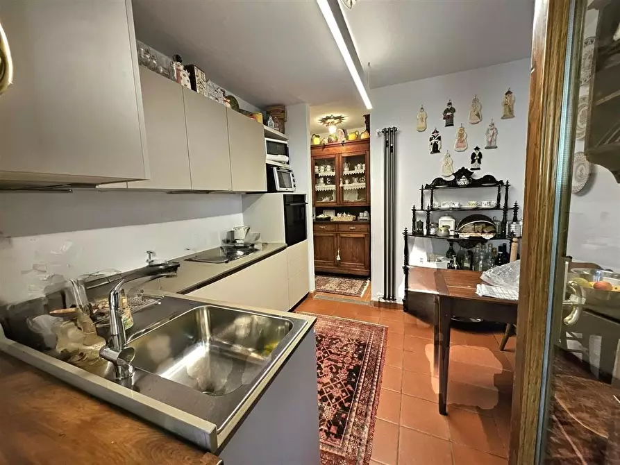 Immagine 13 di Villa in vendita  a Massa