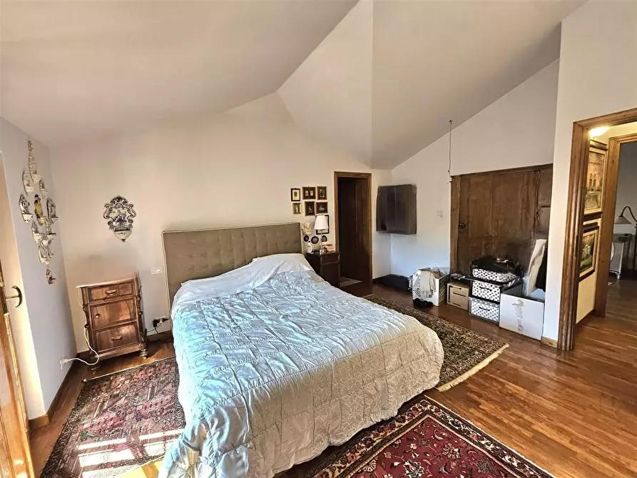 Immagine 23 di Villa in vendita  a Massa