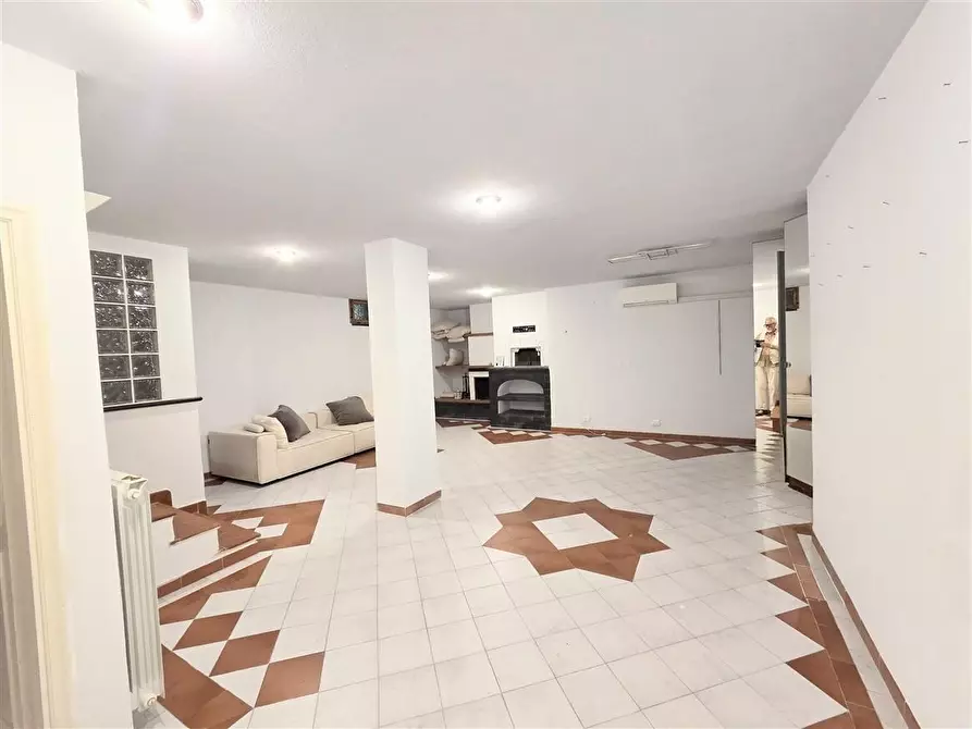 Immagine 26 di Villa in vendita  a Massa