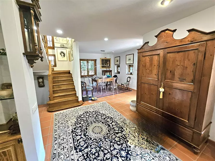 Immagine 8 di Villa in vendita  a Massa
