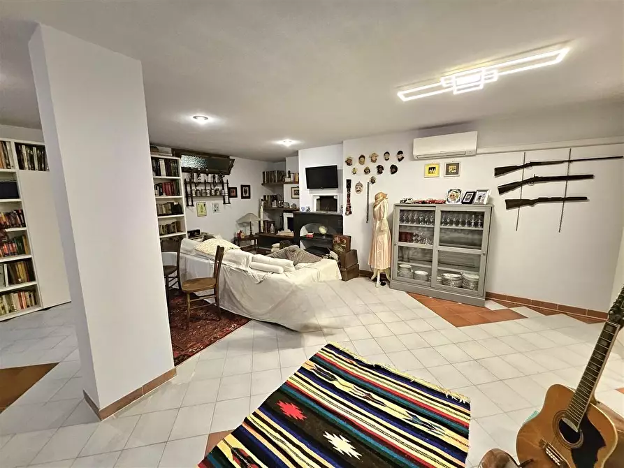 Immagine 30 di Villa in vendita  a Massa