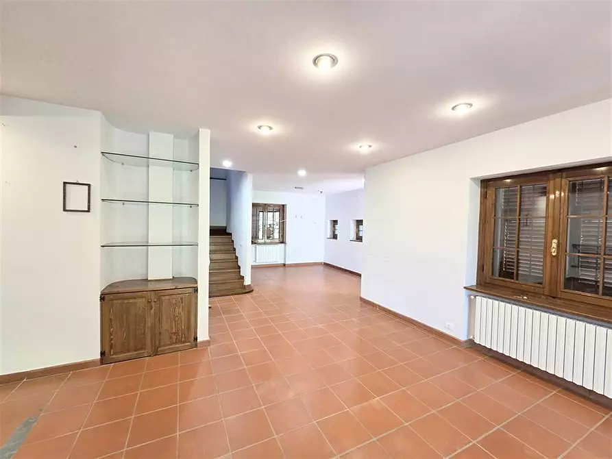 Immagine 20 di Villa in vendita  a Massa
