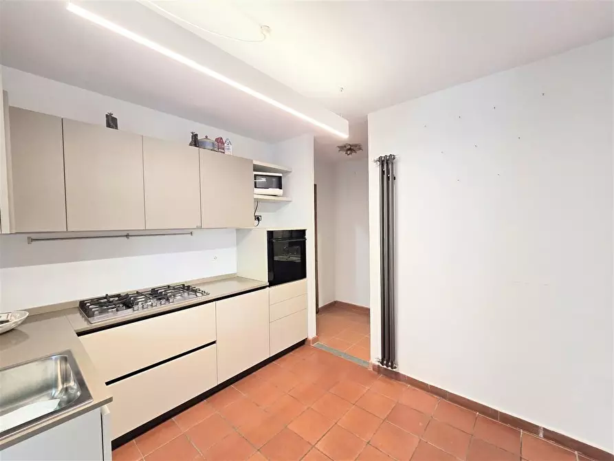 Immagine 22 di Villa in vendita  a Massa