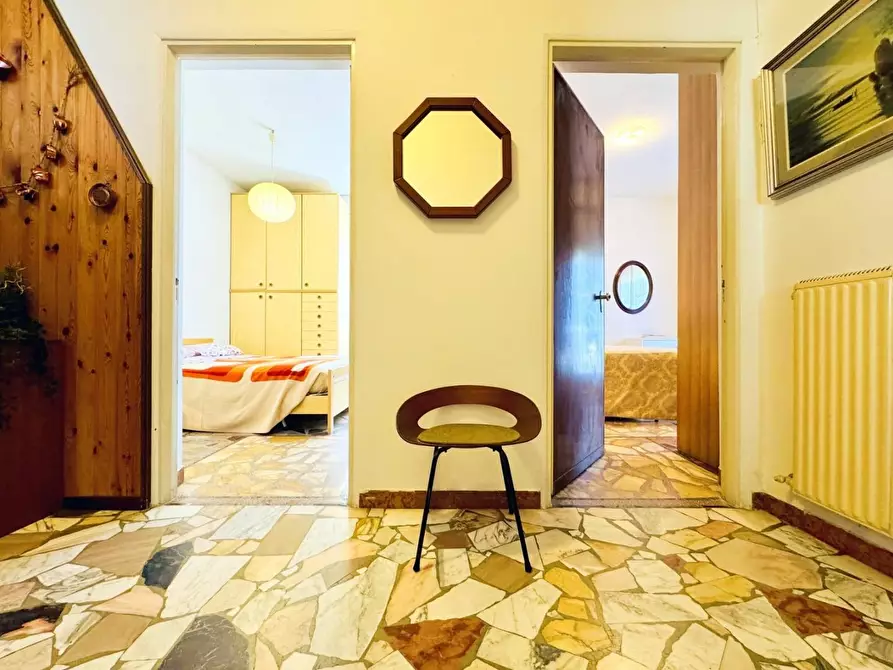 Immagine 11 di Appartamento in vendita  a Camaiore