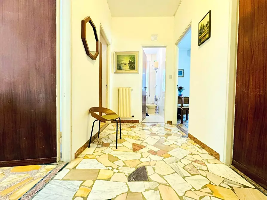 Immagine 3 di Appartamento in vendita  a Camaiore