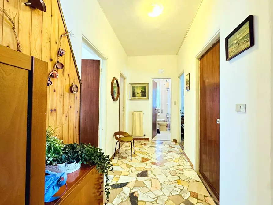 Immagine 2 di Appartamento in vendita  a Camaiore