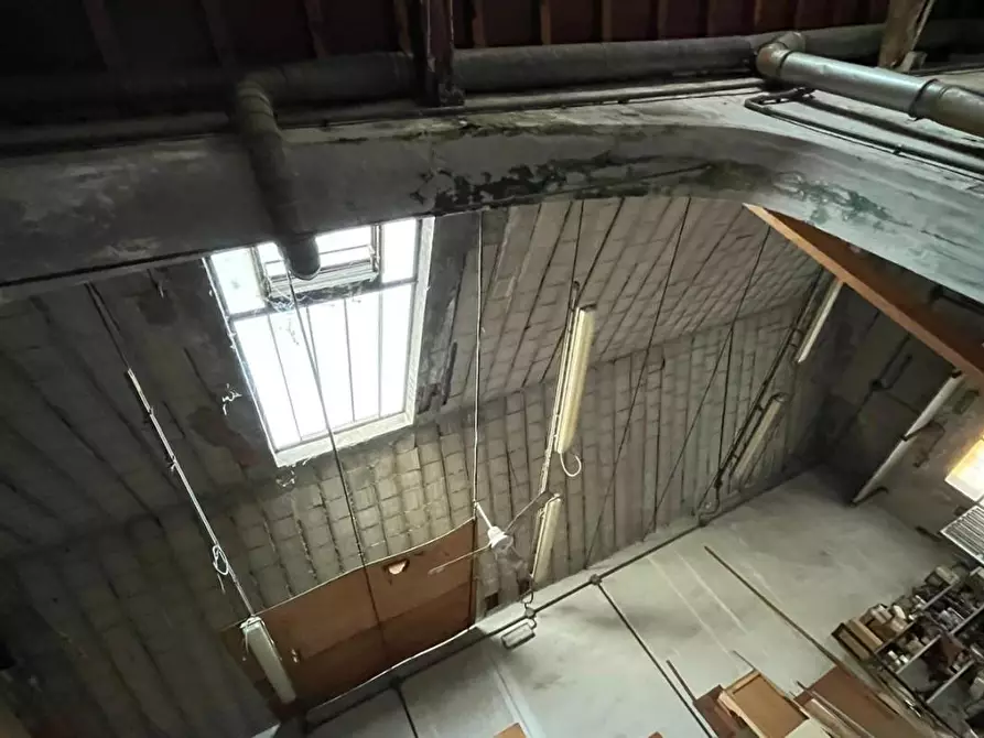 Immagine 10 di Laboratorio in vendita  a Cascina