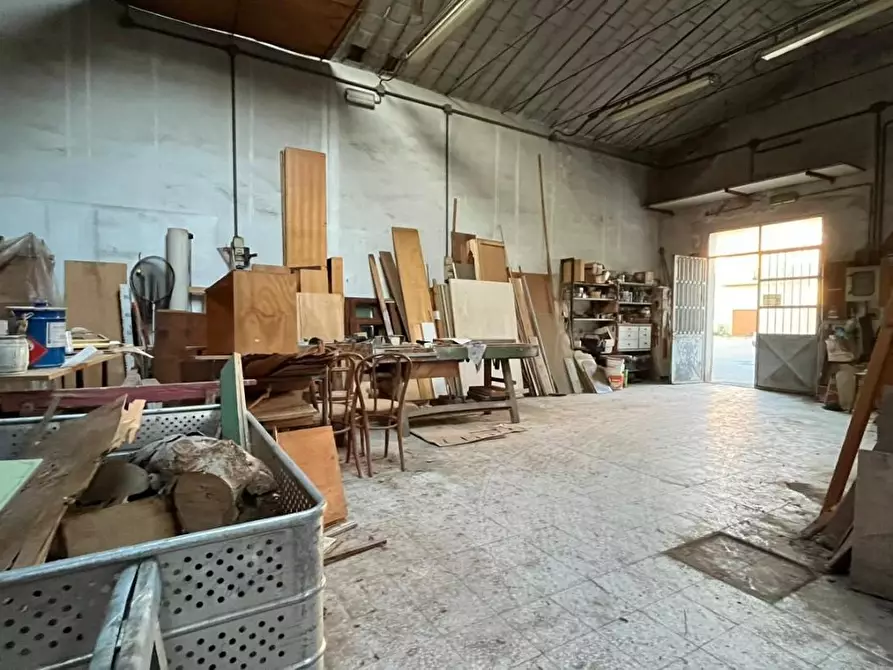 Immagine 3 di Laboratorio in vendita  a Cascina